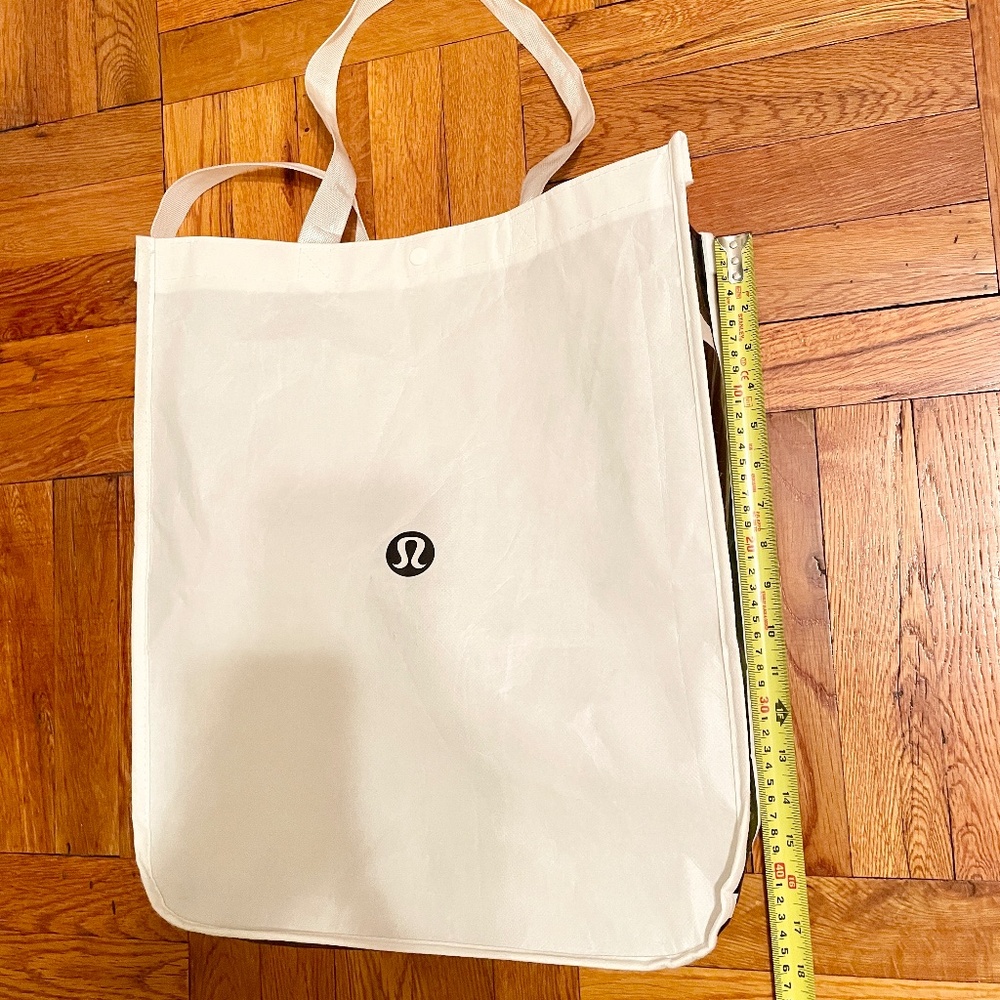 NEW 1 Lululemon Large Reusable Shopping Gift Bag Tote Black and white
